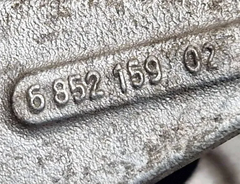 BMW i3 I01 (2013-2024) Front Left Wheel Hub 6852159 34254030