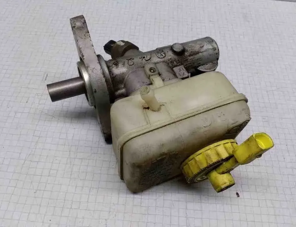 VOLKSWAGEN Golf 4 generation (1997-2006) Brake Cylinder L481402 32500471