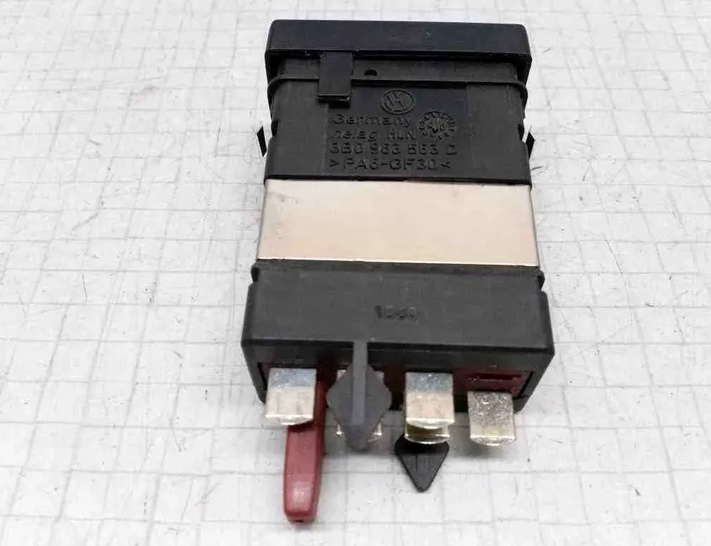 VOLKSWAGEN Passat B5 (1996-2005) Przełącznik ogrzewania siedzenia 3B0963563D 32503450