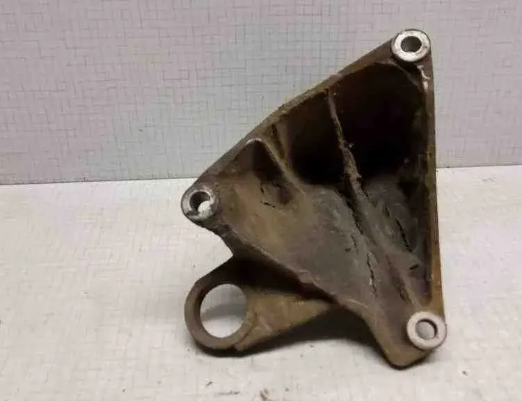 VOLKSWAGEN Passat B7 (2010-2015) Engine Bracket Right Side 8D0399114S 32521199