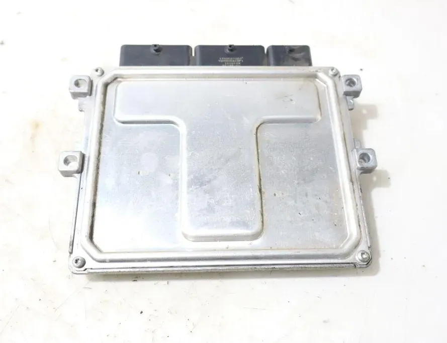 DACIA Logan 2 generation (2013-2020) Engine Control Unit ECU 32884230