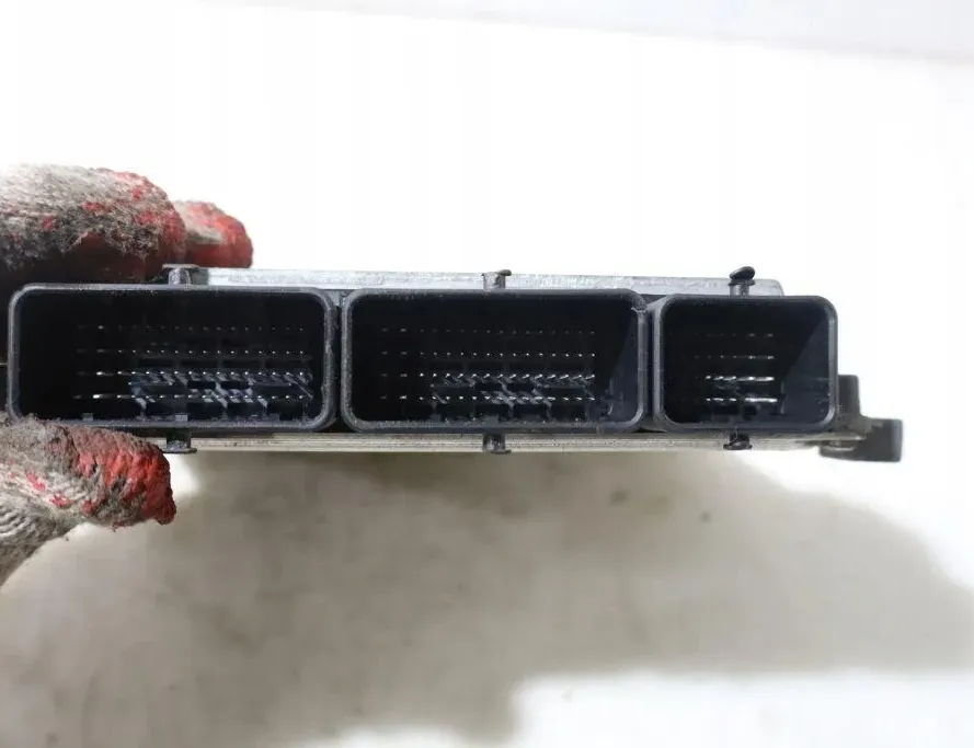 DACIA Logan 2 generation (2013-2020) Engine Control Unit ECU 32884230