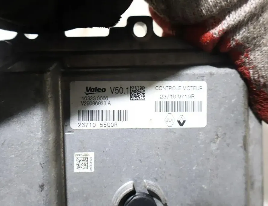 DACIA Logan 2 generation (2013-2020) Engine Control Unit ECU 32884230