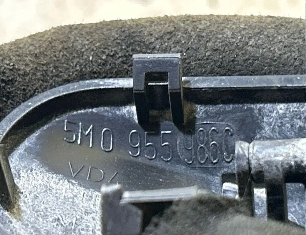 VOLKSWAGEN Passat B7 (2010-2015) Dysza do szyby przedniej 5M0955986C 35006300