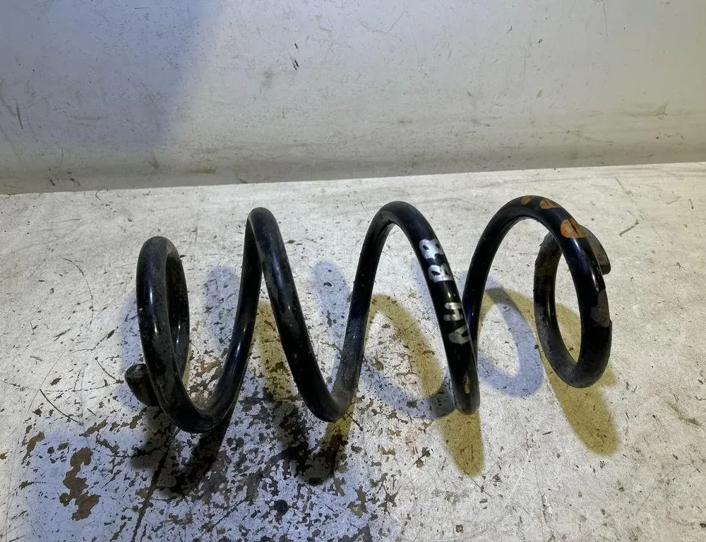 AUDI A4 B8/8K (2011-2016) Przednia prawa sprężyna śrubowa 35028241