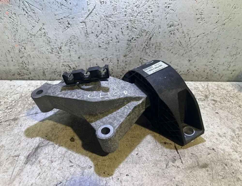 RENAULT Clio 4 generation (2012-2020) Front engine mount 113752043R 35029627
