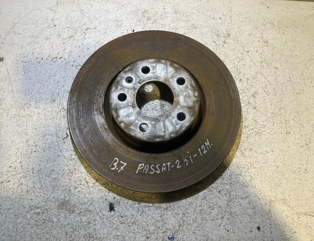 VOLKSWAGEN Passat B7 (2010-2015) Przednia prawa tarcza hamulcowa 35044501