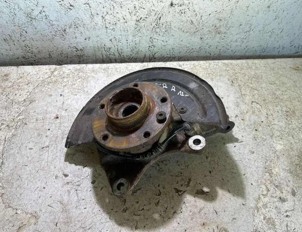 DACIA Duster 1 generation (2010-2017) Front Right Wheel Hub 35032519