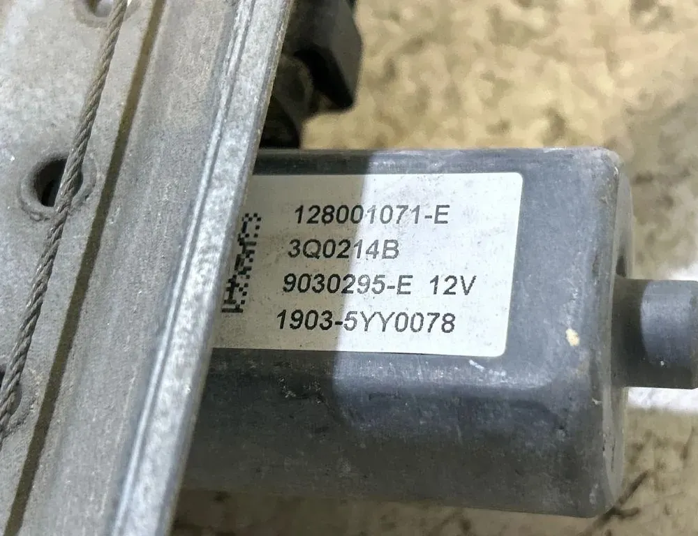 DACIA Duster 1 generation (2010-2017) Front Left Door Window Regulator 128001071E,3Q0214B,9030295E 35033378