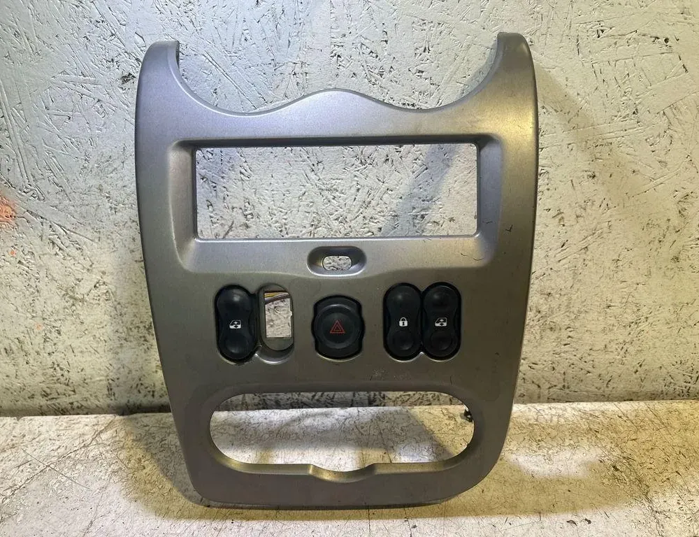 DACIA Duster 1 generation (2010-2017) Music Player Trim 682603302R,682600050R,682603062R 35035952