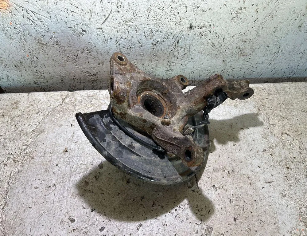 DACIA Duster 1 generation (2010-2017) Front Right Wheel Hub 35032519