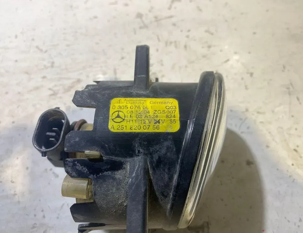 MERCEDES-BENZ M-Class W164 (2005-2011) Front Right Fog Light A2518200756 35044324