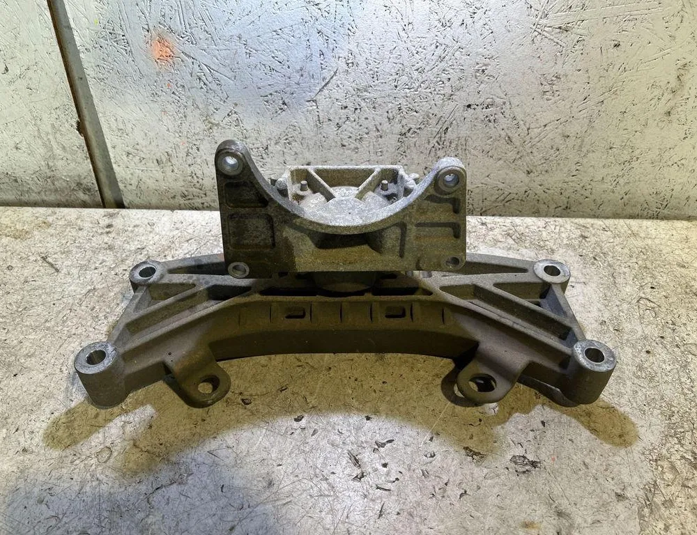 DODGE Challenger 3 generation (2008-2024) Gearbox Mount Bracket 68170323AA 35020111