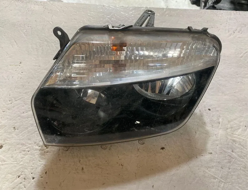 DACIA Duster 1 generation (2010-2017) Front Right Headlight 67651207,260605370R,260100069R,260609879R,250602589R,260609877R,260600069R 35005710
