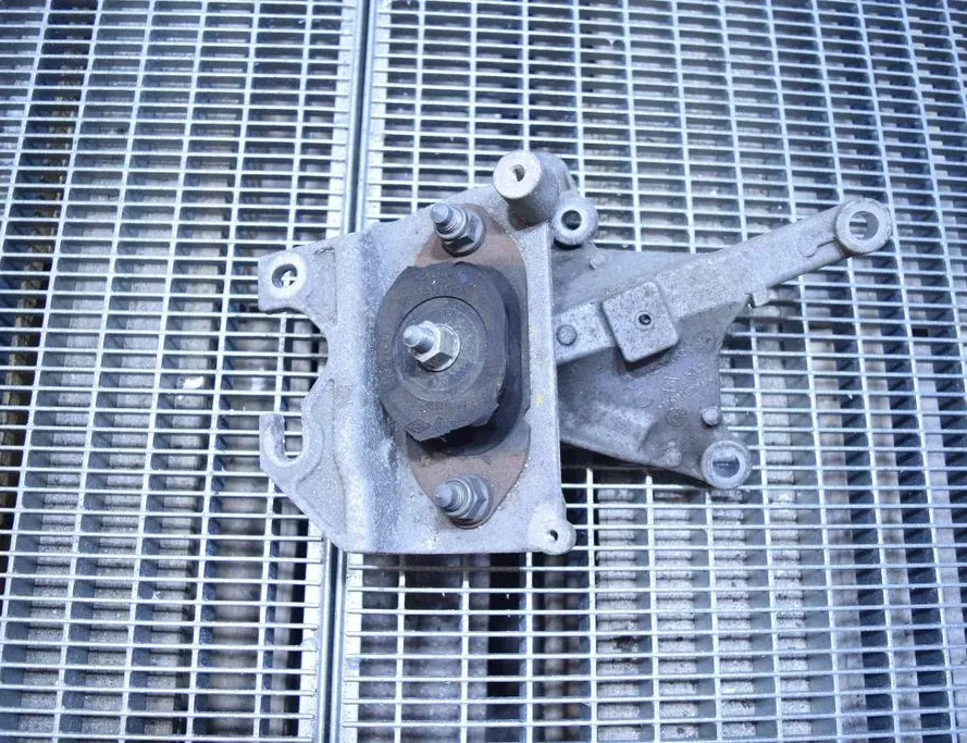 RENAULT Clio 4 generation (2012-2020) Przednie mocowanie silnika 112533062R 33221223