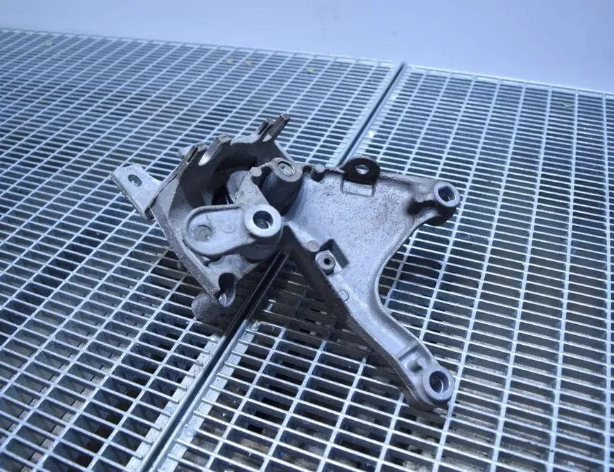 RENAULT Clio 4 generation (2012-2020) Przednie mocowanie silnika 112533062R 33221223