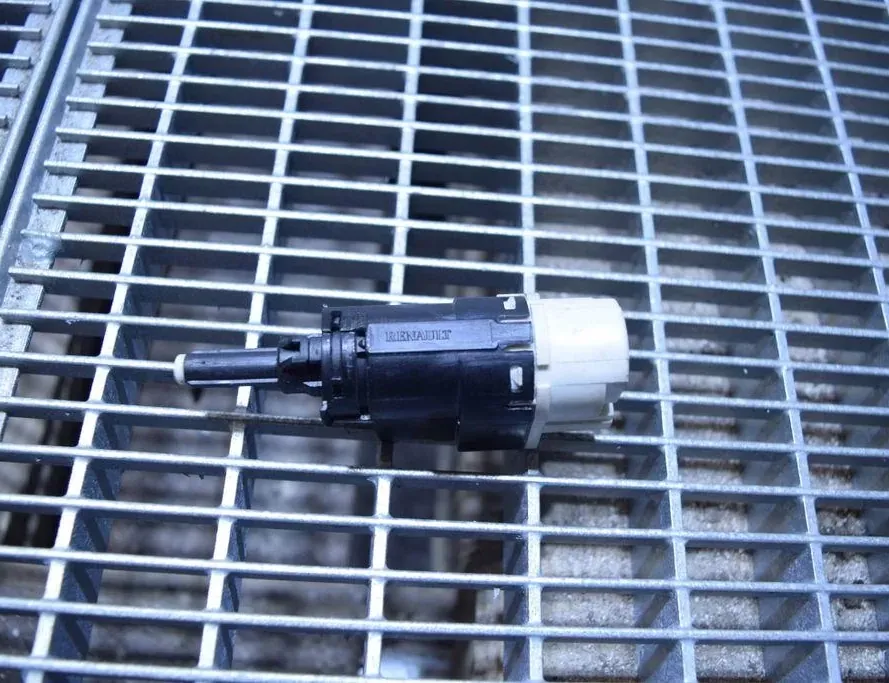 RENAULT Clio 4 generation (2012-2020) Brake Pedal Sensor 253206170R 33221290