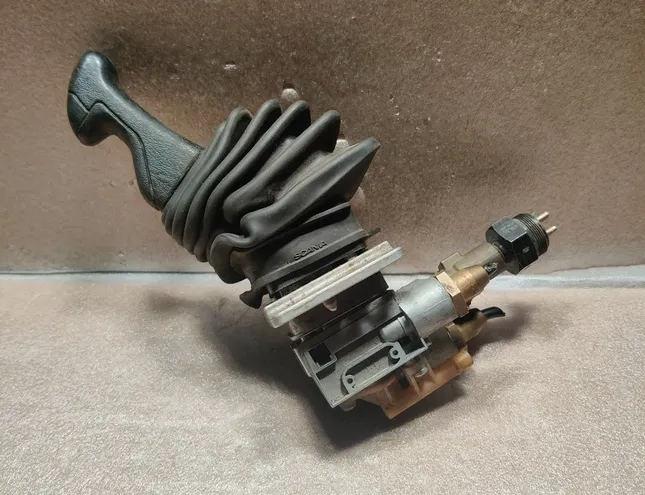 SCANIA 4 - series (1995-present) Dźwig hamulca ręcznego 1354870,9617231220 17751392