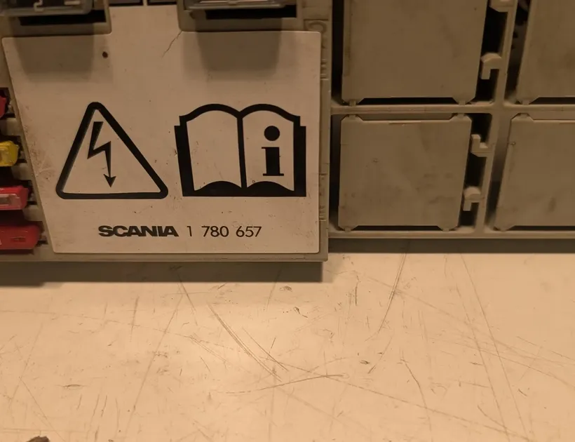 SCANIA P,G,R,T - series (2003-present) Skrzynka bezpiecznikowa 1780657,1746773 33572829
