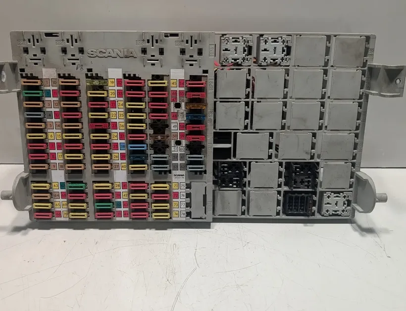 SCANIA P,G,R,T - series (2003-present) Skrzynka bezpiecznikowa 2022778,2022770 33572884