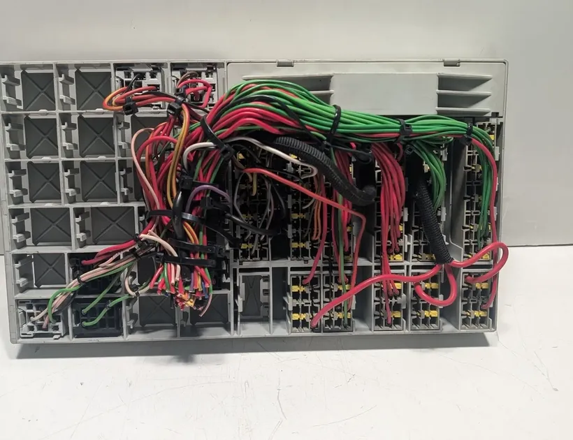 SCANIA P,G,R,T - series (2003-present) Skrzynka bezpiecznikowa 2022778,2022770 33572884