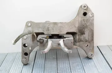 BMW 3 Series G20/G21/G28 (2018-2024) Gearbox Mount Bracket 9485335 30407986