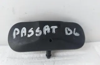VOLKSWAGEN Passat B7 (2010-2015) Dysza do szyby przedniej 5M0955985 31453319