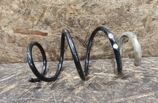 DACIA Sandero 2 generation (2013-2020) Przednia lewa sprężyna śrubowa 34673732