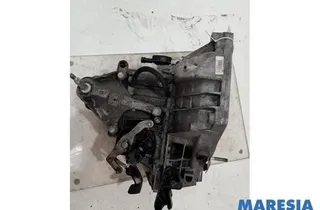 RENAULT Clio 4 generation (2012-2020) Gearbox 320107568R,320107336R 32118476
