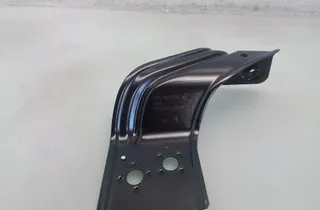 SKODA Karoq 1 generation (2017-2024) Uchwyt przedniego lewego błotnika 57A821432 35062464