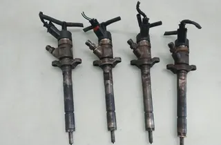 VOLVO V50 1 generation (2003-2012) Zestaw wtryskiwaczy paliwa 0445110259 35089089