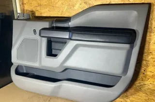 FORD USA Panel przednich prawych drzwi FL3B1823890C 35053826