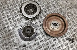 VOLKSWAGEN Passat B8 (2014-2023) Zestaw sprzęgła 04L141015D 34812967