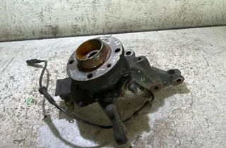 RENAULT Clio 4 generation (2012-2020) Front Right Wheel Hub 35043360