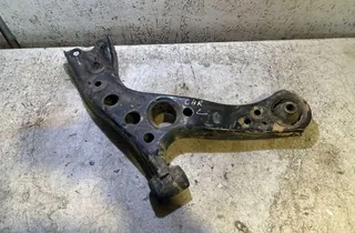 TOYOTA C-HR 1 generation (2016-2023) Przednie wahacze 35038328