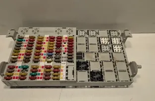 SCANIA P,G,R,T - series (2003-present) Skrzynka bezpiecznikowa 2096304 33572055